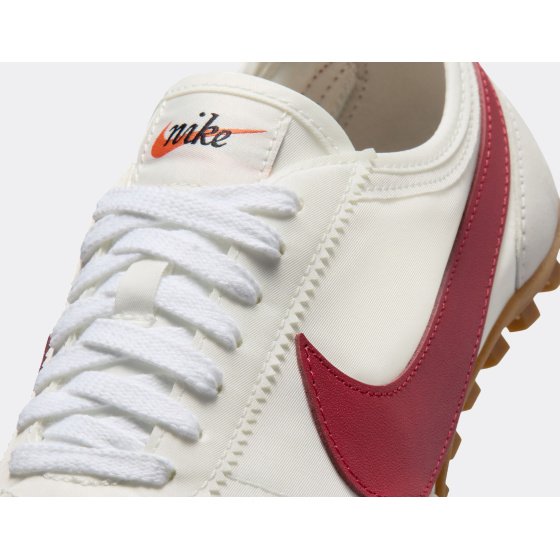 Nike Moon Shoe OG QS Summit White Team Crimson